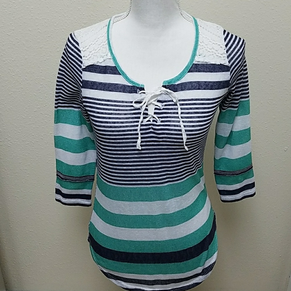 No Boundaries long sleeve top
